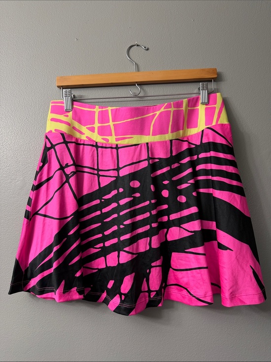 jamie sadock Dresses & Skirts - Simplicite by Jamie Sadock pink, black yellow lined golf skort abstract pattern.
